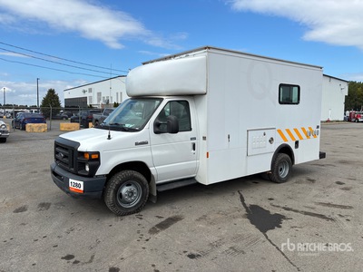 2010 Ford E-450 4x2 Camión Utilitario