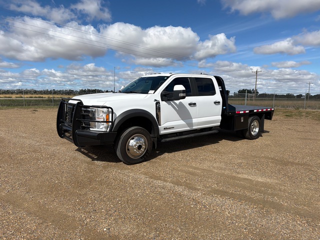 2023 Ford F-550 XL 4x4 Crew Cab Flatbed Truck