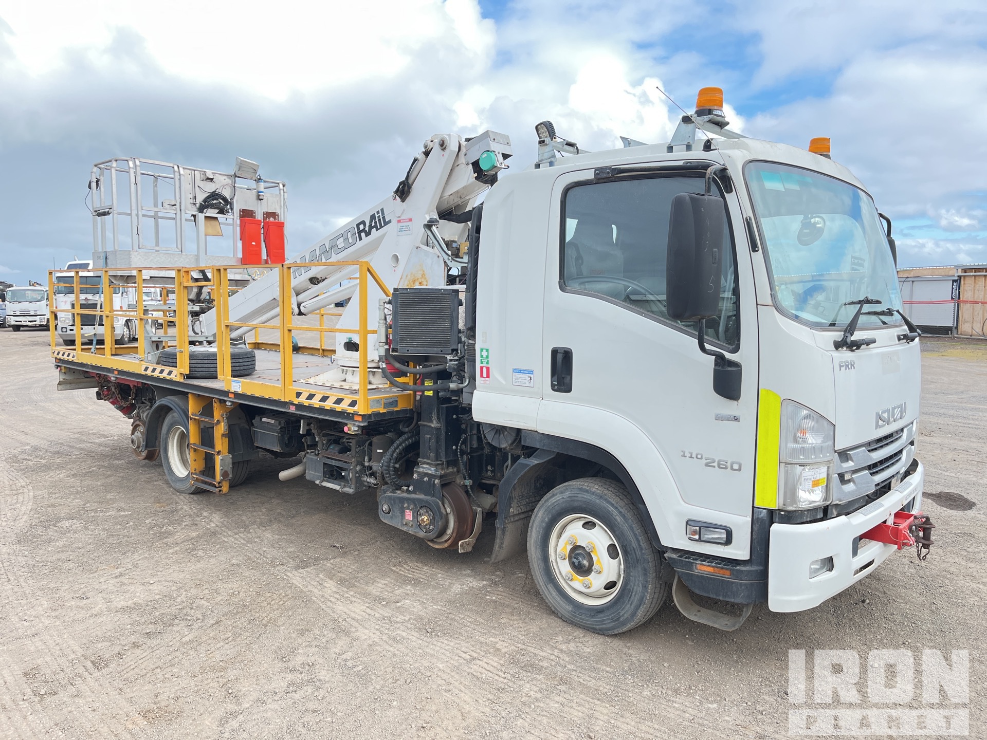 2016 Isuzu FRR 110-260 4x2 Crew Cab Hi-Rail w/Manco 11 m Bucket Truck