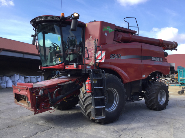 2015 Case IH 8240 Combine