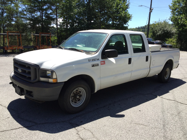 2004 Ford F-250 XL Super Duty Crew Cab Pickup 2004 Ford F-250 XL Super Duty Crew Cab Pickup