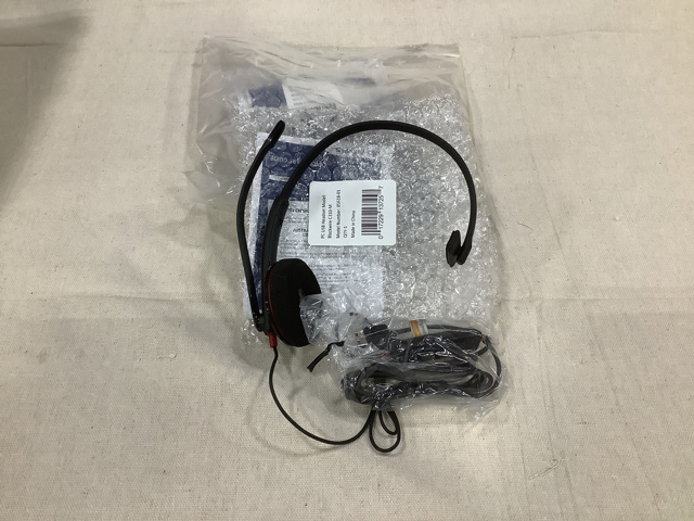 (2) Plantronics Blackwire C310-M Headsets (2) Plantronics Blackwire C310-M Headsets