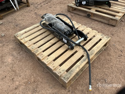 2026 GIYI GY-XJ3T 30 in Hydraulic Excavator Thumb - Fits Cat 3 ton (Unused)