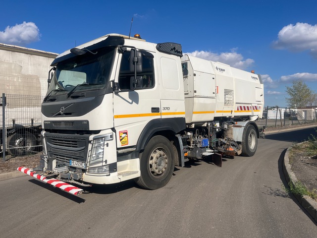 2019 Volvo FM370 Sweeper Truck