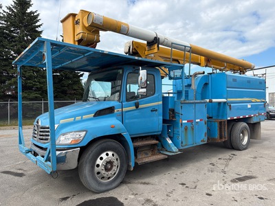 Altec LRV55 55 ft on 2010 Hino 358 4x4 Forestry Chipper Body Camión con Canastilla