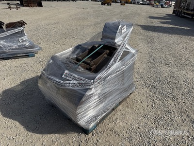 TM benne Qty of Excavator Attachments