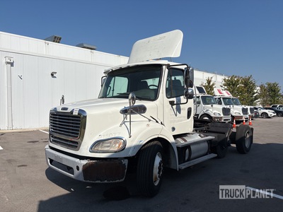 2015 Freightliner M2112 T/A Day Cab Truck Tractor