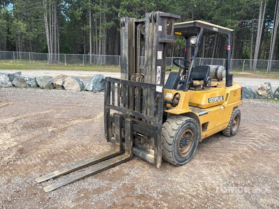 Cat 8100 lb Chariot Élévateur