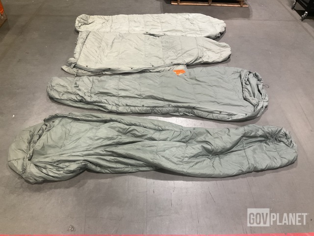 (80) Sleeping Bags