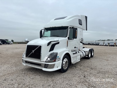 2015 Volvo VNL 6x4 Ciągnik siodłowy T/A z kabiną sypialną