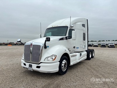 2015 Kenworth T680 6x4 Ciągnik siodłowy T/A z kabiną sypialną