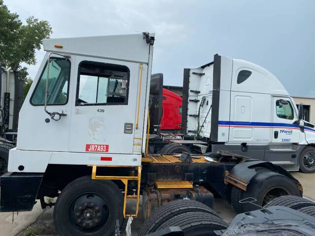 2013 Capacity TJ5000 4x2 Spotter Truck (Inoperable)
