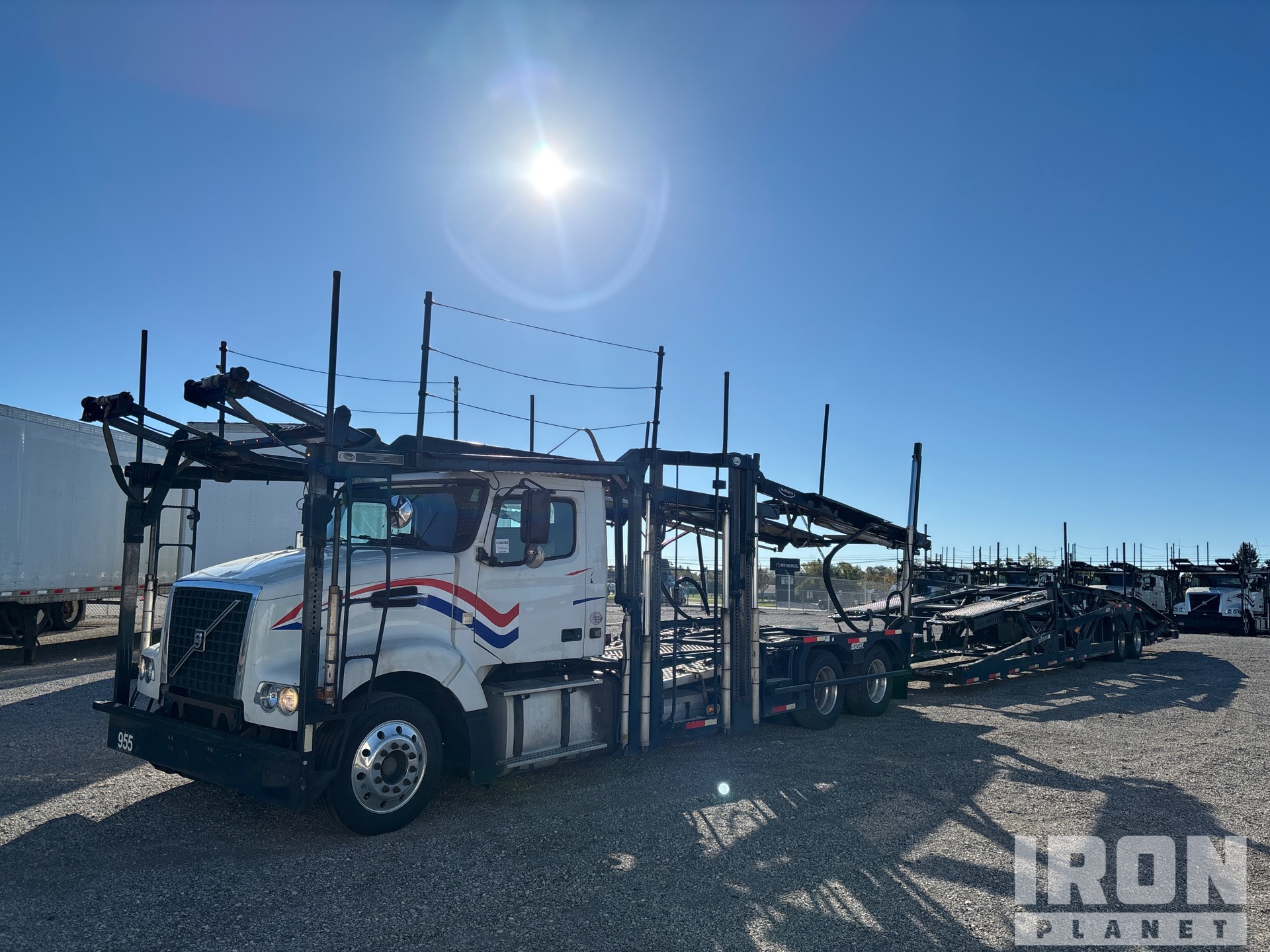 2015 Volvo VAH Car Carrier Truck