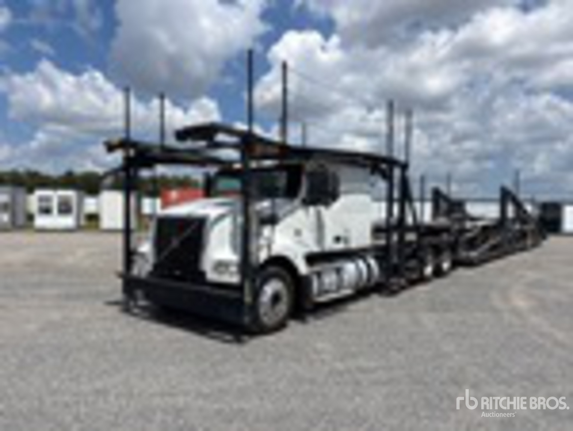2016 Volvo VAH Car Carrier Truck