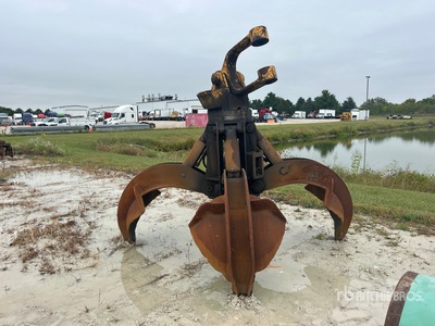 82 in Clamshell Grapple