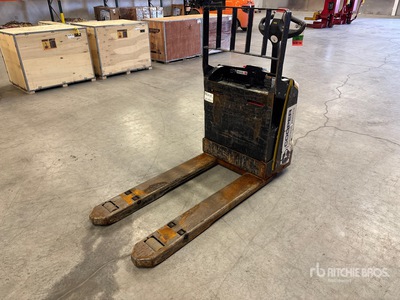 2020 Yale MPB045VG 4510 lb Electric Pallet Jack