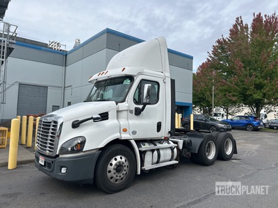 2015 Freightliner Cascadia 113 6x4 Day Cab Truck Tractor (Inoperable)