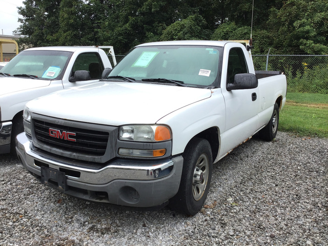 2005 GMC Sierra 1500 Pickup - 2217516 / D1-07