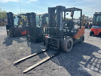 2011 Doosan G45S-5 8700 lb Pneumatic Tire Heftruck