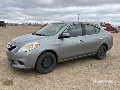 2012 Nissan Versa SV Automobile