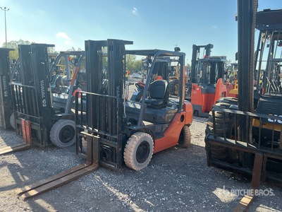 2018 Toyota 8FGU25 4500 lb Pneumatic Tire Forklift