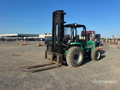 2019 JCB 940 8000 lb 4x4 Wózek widłowy terenowy