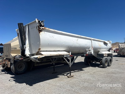 1995 Reliance 32 ft T/A End Dump Trailer