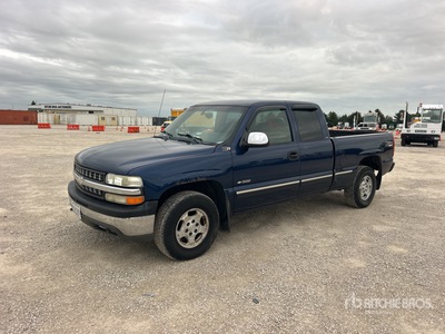 2000 Chevrolet Silverado 1500 Z71 4x4 Extended Cab Pickup
