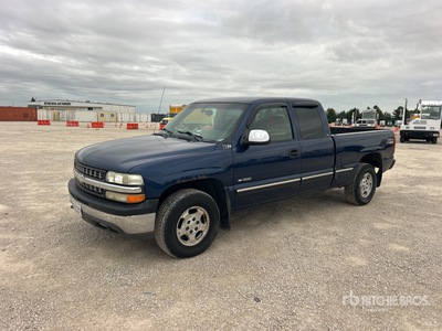 2000 Chevrolet Silverado 1500 Z71 4x4 Extended Cab Pickup