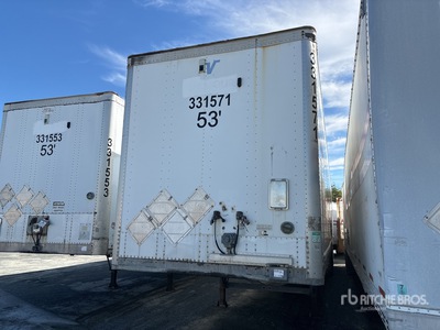 2012 Vanguard National 53 ft x 102 in Tri/A Remolque de furgoneta