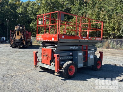 2016 Skyjack SJ8841RT Dual Fuel 4x4 Scissor Lift