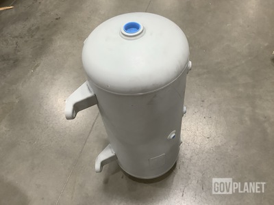 (2) Pioneer Industries 72-14-20-200 Pressure Tanks