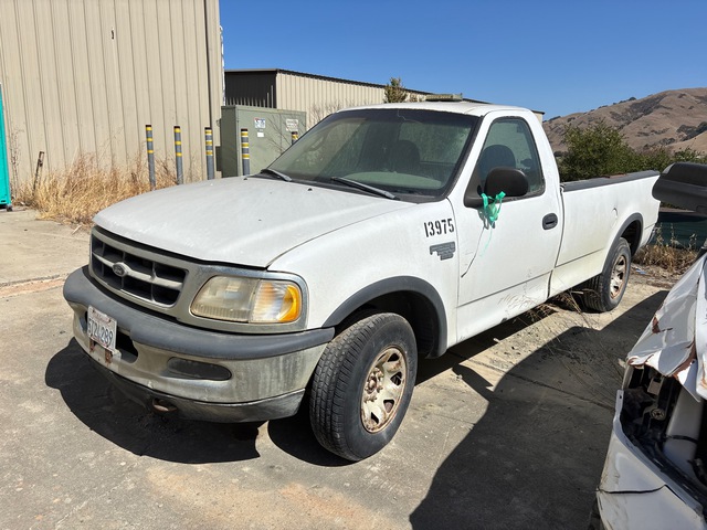1998 Ford F-250 XL 4x4 Pickup (Inoperable)