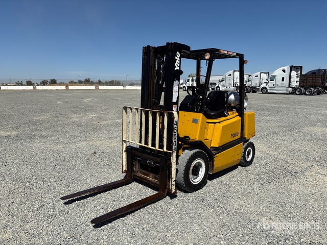 Yale GLP050RGNUAE084 5000 lb Pneumatic Tire Forklift