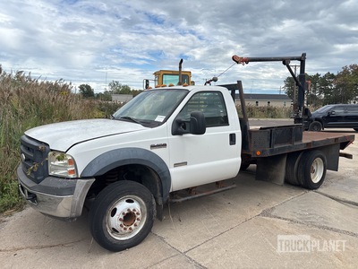 2006 Ford F-450 XL 4x2 Flatbed Truck
