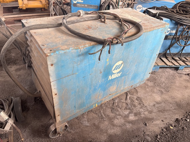 Miller SRH-666 600 A Arc Electric Welder Miller SRH-666 600 A Arc Electric Welder