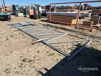 19 ft 3 in x 6 ft Gate & Chain Link Staccionata