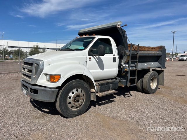 2010 Ford F-750 4x2 S/A Dump Truck