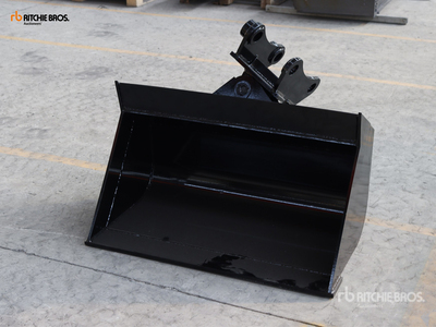 2026 GIYI GY-3TB 32 in Tilting Excavator Bucket - Fits Cat 3 - 5 ton (Unused)