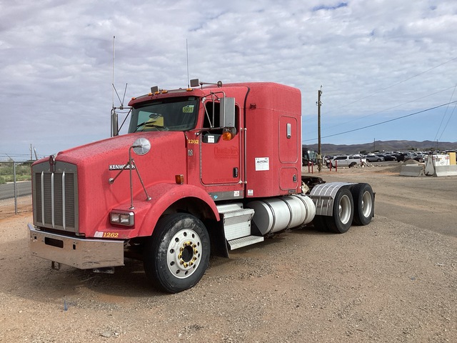 2005 Kenworth T800 6x4 T/A Sleeper Truck Tractor