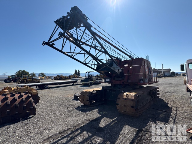 Manitowoc 2900 Lattice-Boom Crawler Crane