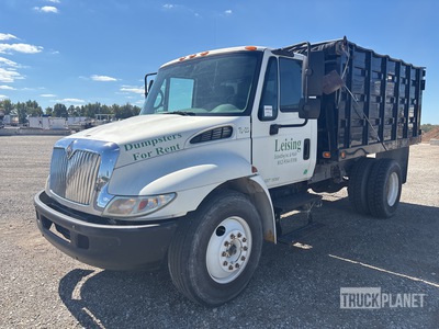 2004 International 4300 4x2 S/A Dump Truck