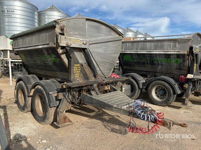 2006 Berry 2.8 m Bogie/A Remorque à benne latérale