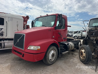 2013 Volvo VNM 6x4 トラックトラクター（T/A） (Inoperable)