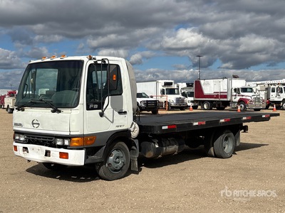 2004 Hino FB1817 4x2 Camion à Plateau