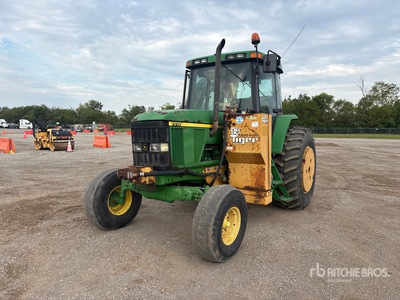 2001 John Deere 7210 4WD Tractor