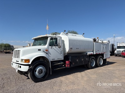 1999 International 4900 6x4 Fuel and Lube Truck