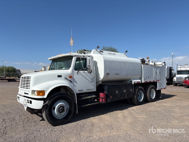 1999 International 4900 6x4 Fuel and Lube Truck