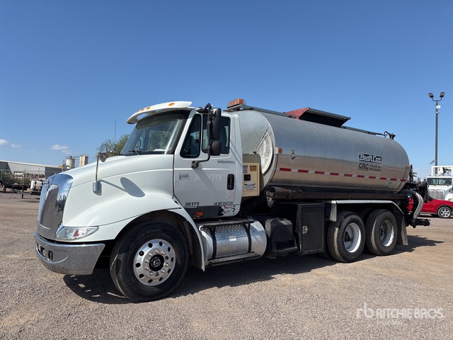 Bearcat on 2005 International 8600 6x4 Asphalt Distributor Truck