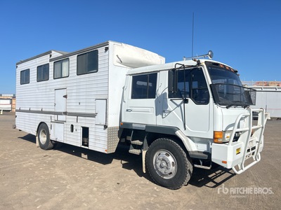 1986 Mitsubishi FM515 4x2 Crew Cab Livestock Truck
